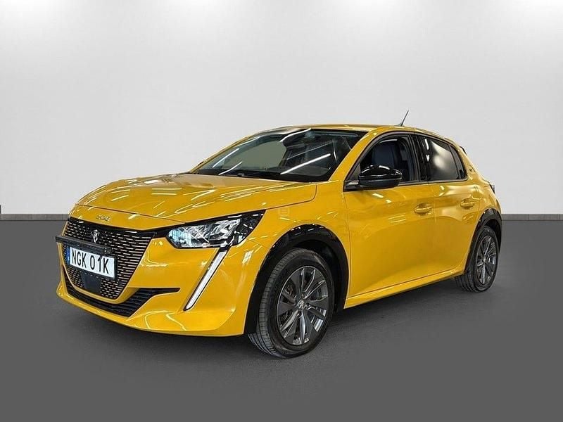 Begagnad Peugeot e-208 Allure 100 kW (136 HK) 2022 Gul Halvkombi