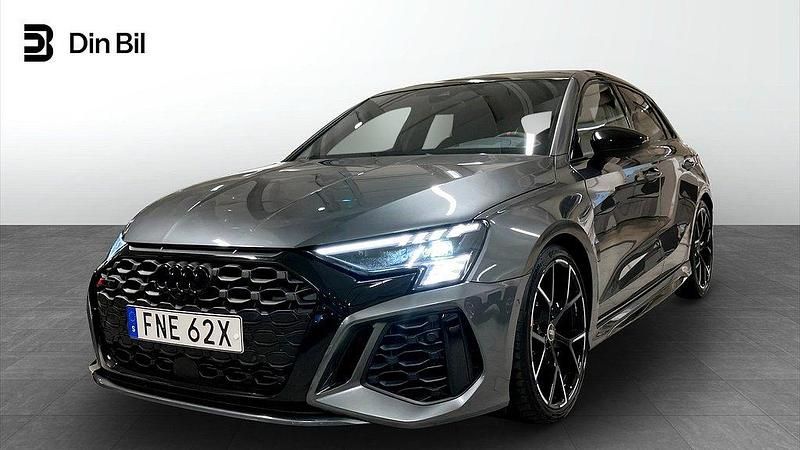 Grå Begagnad 2023 Audi RS3 Sportback Halvkombi | 629 000 kr (Dyr) - Bild 1/4