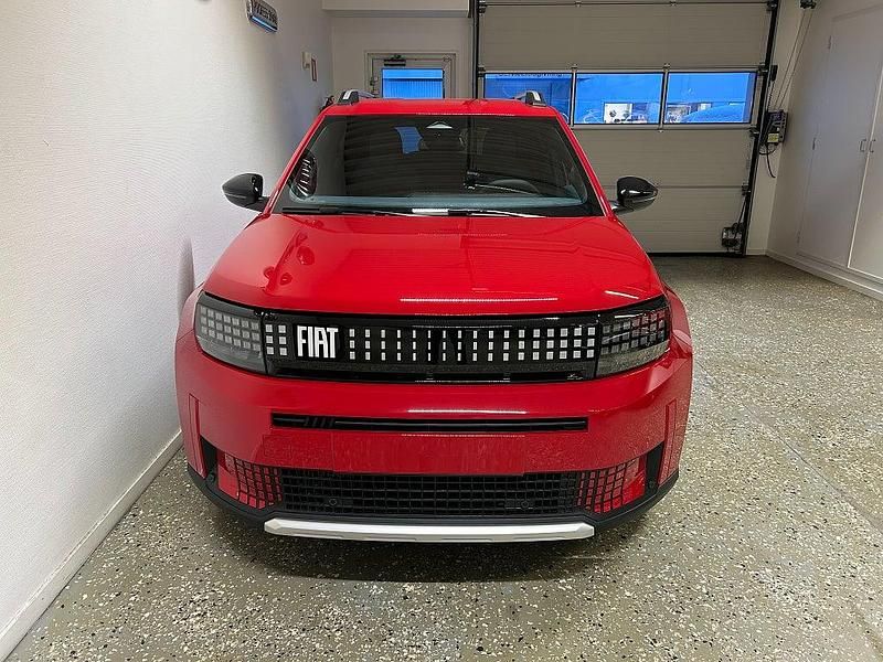 Ny Fiat Grande Panda 101 HK (74 kW) 2025 Röd Halvkombi