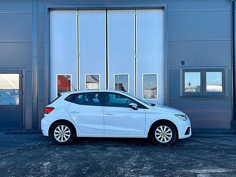 Begagnad Seat Ibiza Style 90 HK (66 kW) 2019 Vit Halvkombi