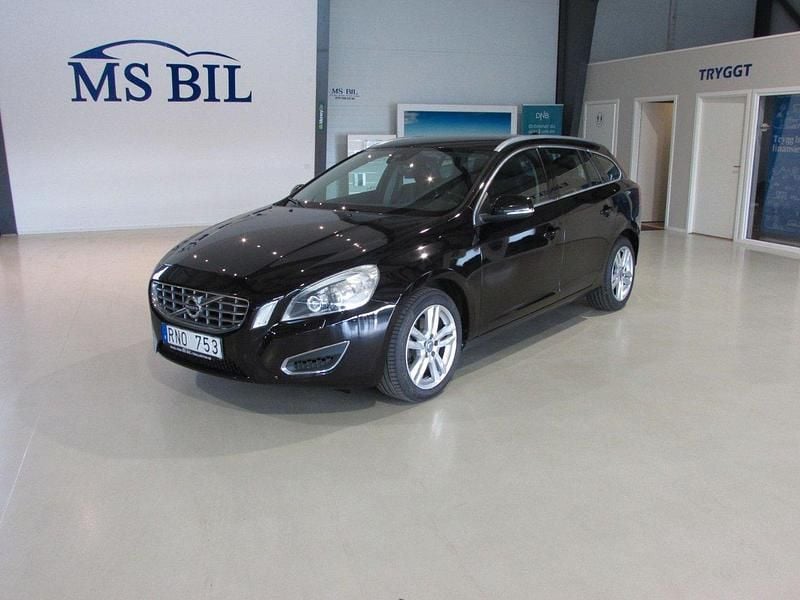 Svart Begagnad 2011 Volvo V60 Summum Kombi | 89 999 kr (Marknadspris) - Bild 1/4