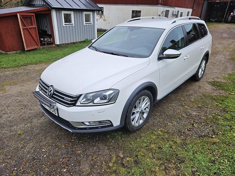 Vit Begagnad 2014 VW Passat Alltrack Kombi | 98 000 kr (Marknadspris) - Bild 1/4