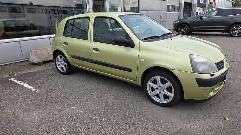 Grön Begagnad 2005 Renault Clio R.S. Authentique Halvkombi | 18 000 kr (Lite dyr) - Bild 1/4