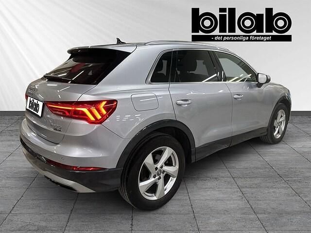 Begagnad Audi Q3 Premium 190 HK (139 kW) 2019 Silver SUV