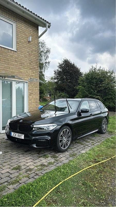 Svart Begagnad 2020 BMW 540 M Sport Kombi | 480 000 kr (Dyr) - Bild 1/4