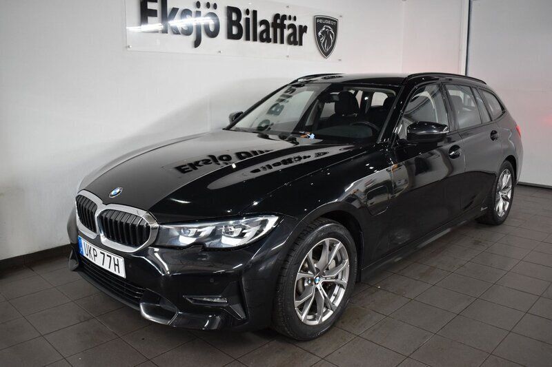 Svart Begagnad 2021 BMW 330e Kombi | 269 500 kr (Superpris) - Bild 1/4