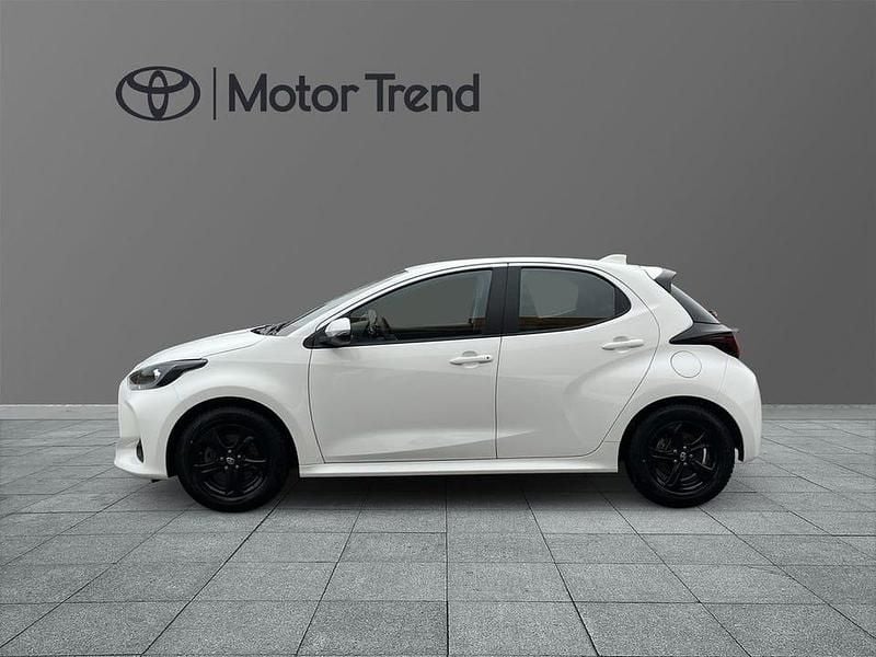 Begagnad Toyota Yaris Hybrid Active 117 HK (86 kW) 2023 Vit