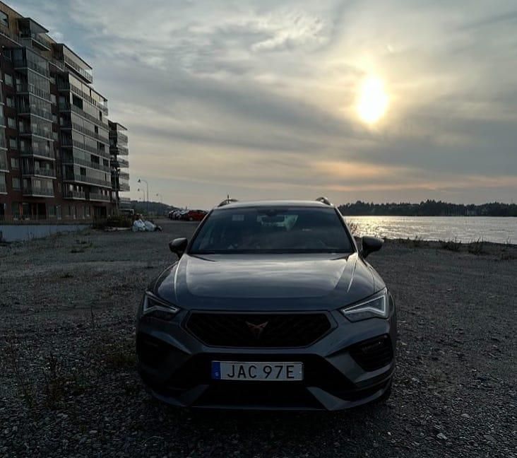 Grå Begagnad 2023 Cupra Ateca SUV | 360 000 kr (Marknadspris) - Bild 1/4
