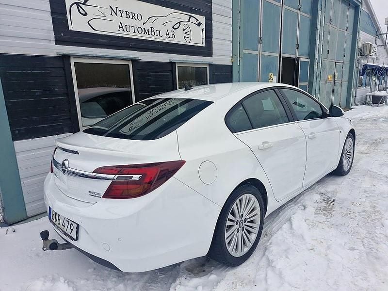 Begagnad Opel Insignia drive 140 HK (102 kW) 2015 Vit Halvkombi