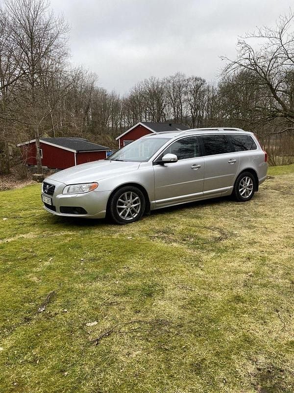 Grå Begagnad 2011 Volvo V70 Summum Kombi | 67 000 kr (Marknadspris) - Bild 1/4