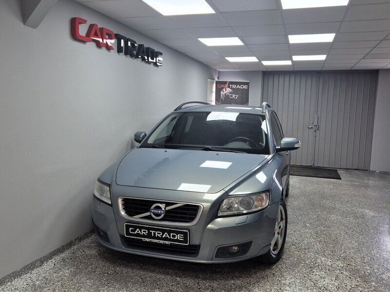 Ljusblå (blå) Begagnad 2009 Volvo V50 Momentum Kombi | 49 900 kr (Marknadspris) - Bild 1/4