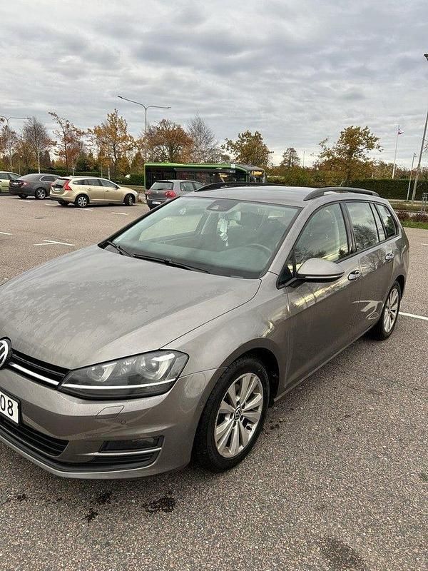 Grå Begagnad 2014 VW Golf VII Kombi | 68 900 kr (Marknadspris) - Bild 1/4