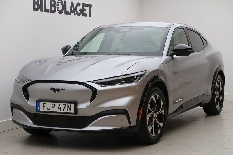 Grå Begagnad 2021 Ford Mustang Mach-E Standard Range SUV | 389 500 kr (Superpris) - Bild 1/4