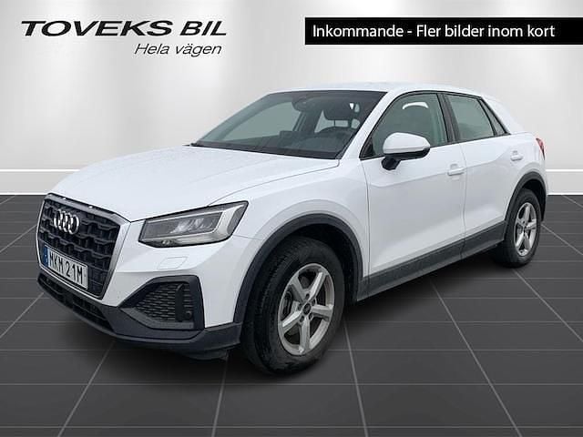 Vit (arkonavit) Begagnad 2025 Audi Q2 Proline SUV | 299 900 kr (Marknadspris) - Bild 1/4