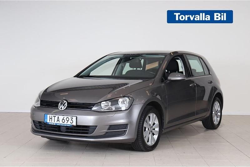Grå Begagnad 2015 VW Golf VII Halvkombi | 129 900 kr (Marknadspris) - Bild 1/3