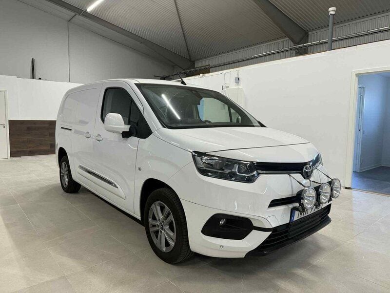 Vit Begagnad 2021 Toyota Proace City Van | 139 900 kr (Bra pris) - Bild 1/4