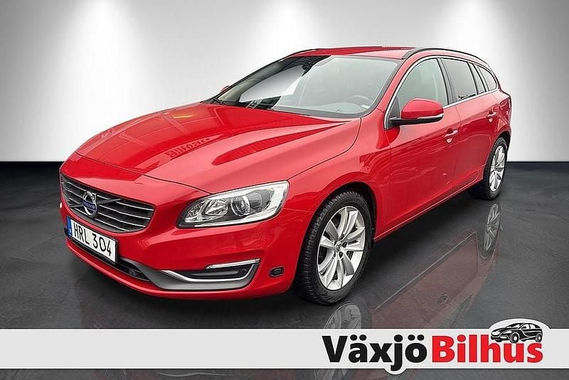 Begagnad Volvo V60 Momentum 136 HK (100 kW) 2015 Röd Kombi