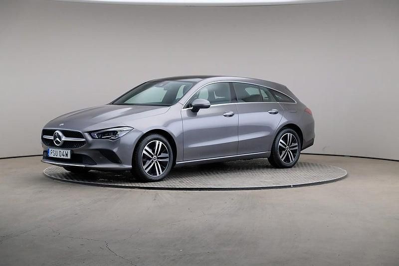 Mörkgrå Begagnad 2021 Mercedes CLA250e Shooting Brake Kombi | 319 000 kr (Marknadspris) - Bild 1/4