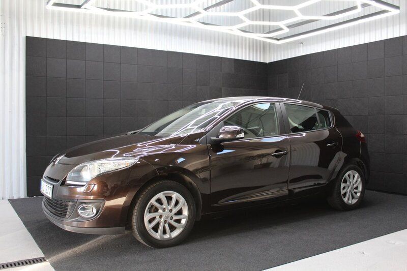 Brun Begagnad 2013 Renault Mégane III Halvkombi | 44 000 kr (Marknadspris) - Bild 1/4