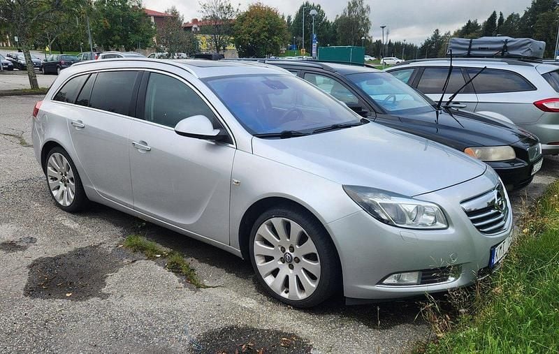 Grå Begagnad 2009 Opel Insignia Cosmo Kombi | 10 000 kr (Superpris) - Bild 1/3
