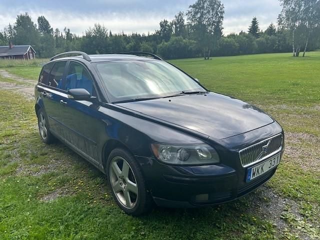 Svart Begagnad 2005 Volvo V50 Summum Kombi | 22 000 kr (Marknadspris) - Bild 1/4