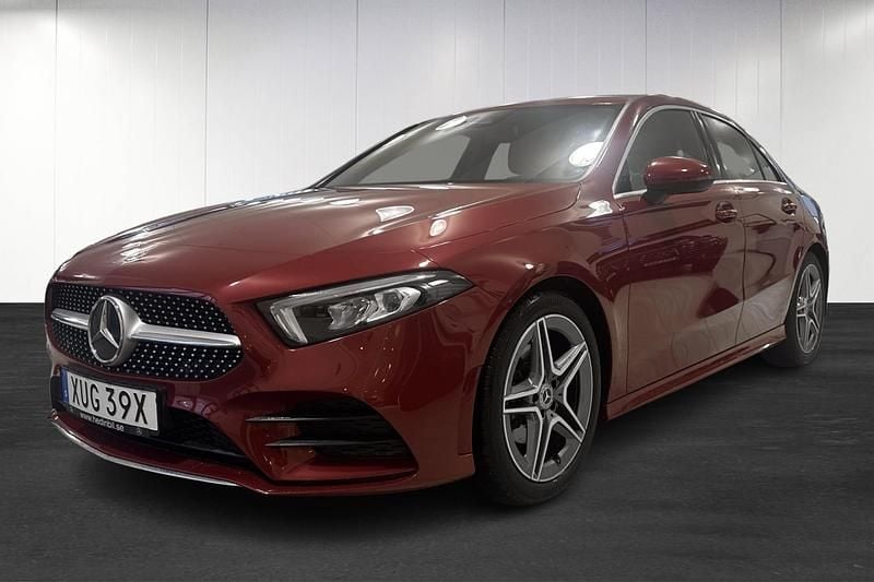 Röd (red) Begagnad 2022 Mercedes A180 AMG line Sedan | 274 900 kr (Bra pris) - Bild 1/4
