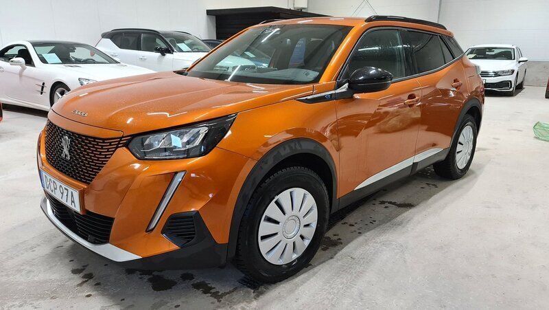 Orange Begagnad 2022 Peugeot e-2008 Allure SUV | 239 500 kr (Dyr) - Bild 1/4