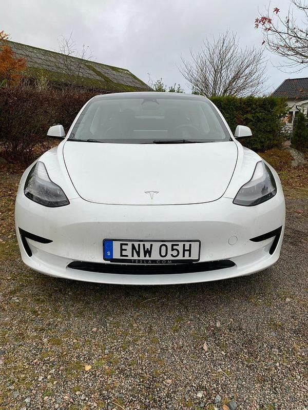 Begagnad Tesla Model 3 Standard Range 208 kW (283 HK) 2022 Sedan