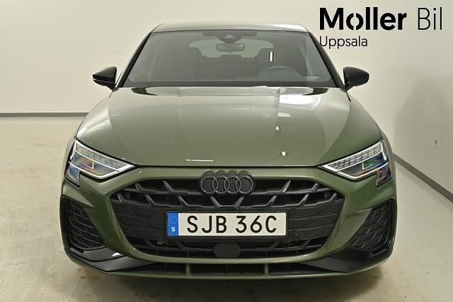 Begagnad Audi A3 Sportback e-tron S-Line 272 HK (200 kW) 2025 Distriktgrön metallic Halvkombi
