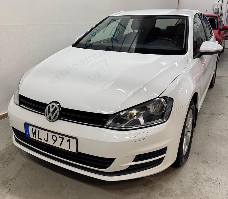 Vit Begagnad 2014 VW Golf VII Halvkombi | 104 500 kr (Marknadspris) - Bild 1/4