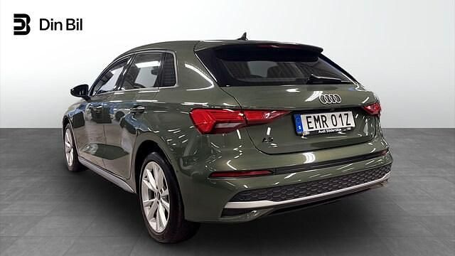 Begagnad Audi A3 Advanced Plus 150 HK (110 kW) 2025 Distriktgrön metallic Sedan
