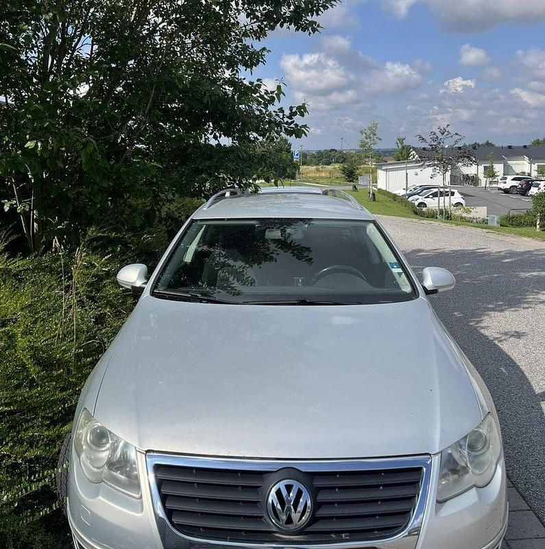 Silver Begagnad 2010 VW Passat Kombi | 15 000 kr (Marknadspris) - Bild 1/4