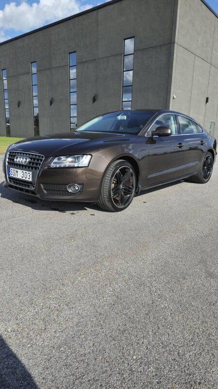 Brun Begagnad 2011 Audi A5 Sportback Design Halvkombi | 120 000 kr (Marknadspris) - Bild 1/4