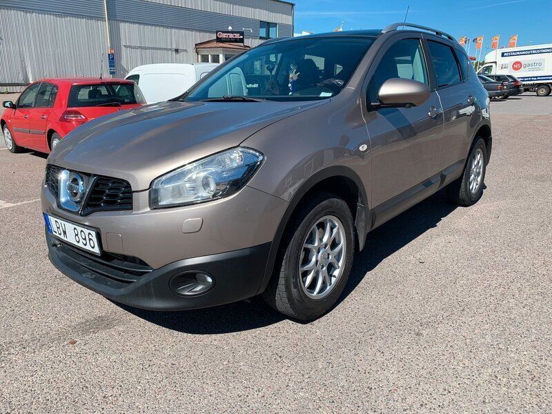 Ljusbrun Begagnad 2012 Nissan Qashqai SUV | 69 900 kr (Lite dyr) - Bild 1/2