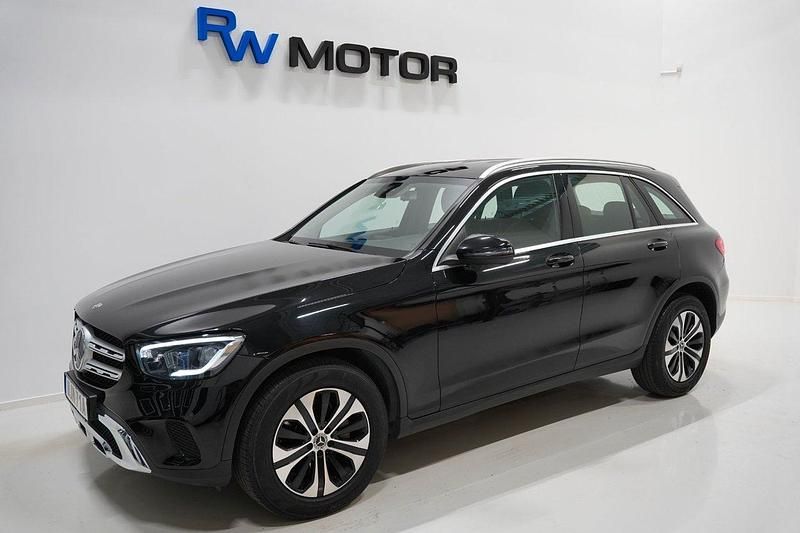 Svart Begagnad 2019 Mercedes GLC220 SUV | 319 700 kr (Superpris) - Bild 1/4