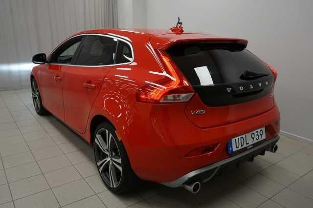Begagnad Volvo V40 R-Design 151 HK (111 kW) 2018 Röd Kombi