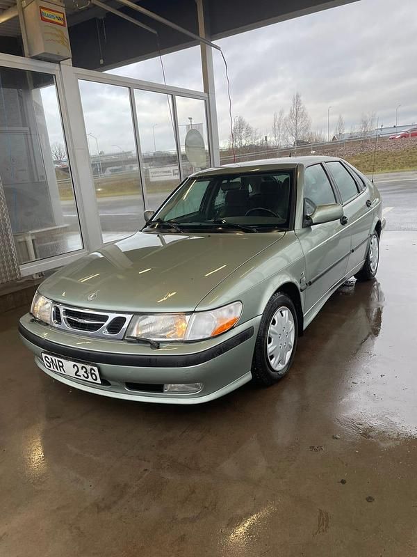 Begagnad 2001 Saab 9-3 | 30 000 kr (Marknadspris) - Bild 1/4