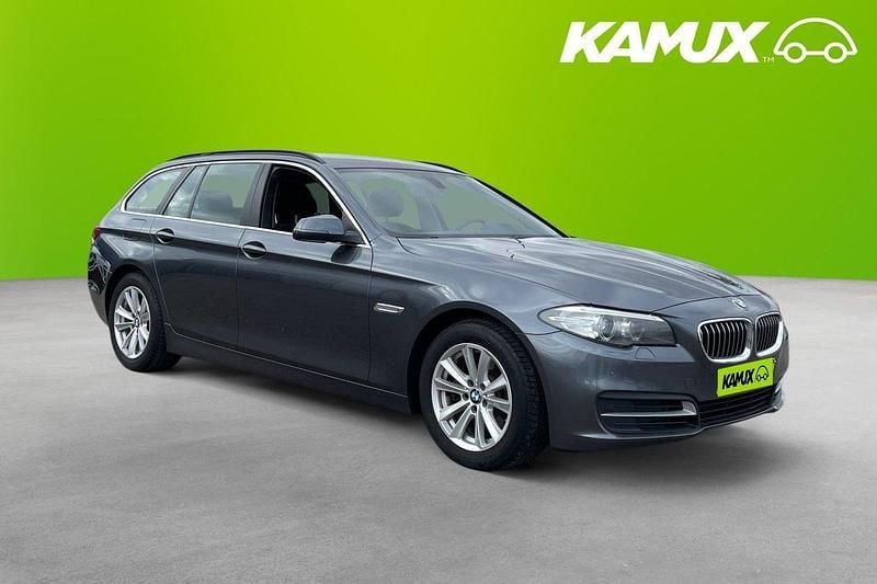 Silver/grå Begagnad 2017 BMW 520 Kombi | 139 400 kr (Superpris) - Bild 1/4