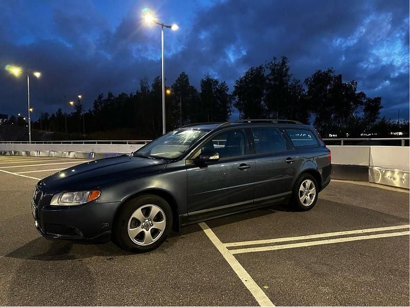 Begagnad 2009 Volvo V70 Kombi | 36 000 kr - Bild 1/4