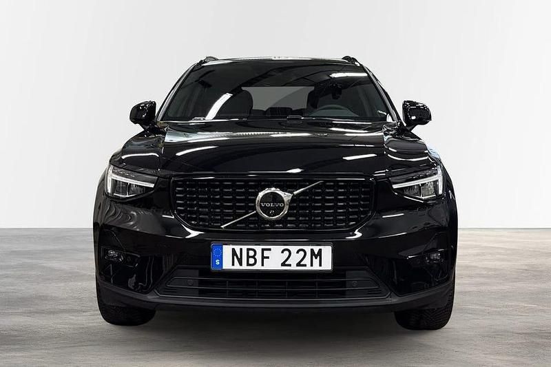 Begagnad Volvo XC40 Plus 214 HK (157 kW) 2023 Svart SUV