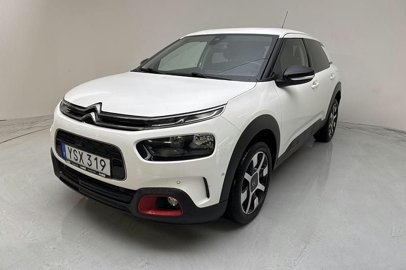 Vit Begagnad 2019 Citroën C4 Cactus PureTech Halvkombi | 109 900 kr (Superpris) - Bild 1/4