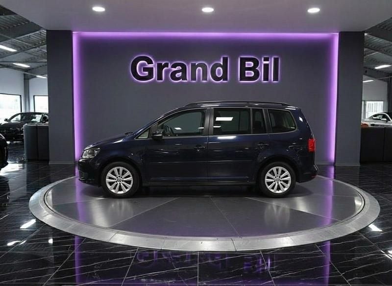 Begagnad VW Touran 140 HK (102 kW) 2012 Svart Minibuss