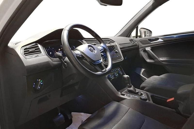 Begagnad VW Tiguan Allspace R-line 192 HK (141 kW) 2019 Vit SUV