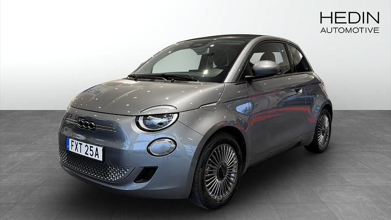 Svart Begagnad 2022 Fiat 500e Icon Halvkombi | 199 900 kr (Marknadspris) - Bild 1/4