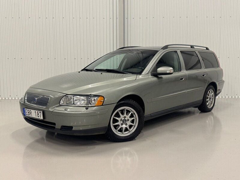 Ljusgrön Begagnad 2006 Volvo V70 Kinetic Kombi | 34 900 kr (Marknadspris) - Bild 1/4
