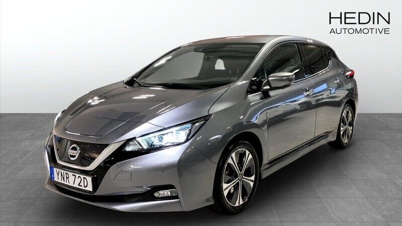 Grå (silver) Begagnad 2021 Nissan Leaf N-Connecta Halvkombi | 164 900 kr (Bra pris) - Bild 1/4