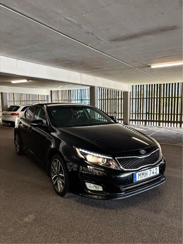 Svart Begagnad 2014 Kia Optima Sedan | 115 900 kr (Marknadspris) - Bild 1/4