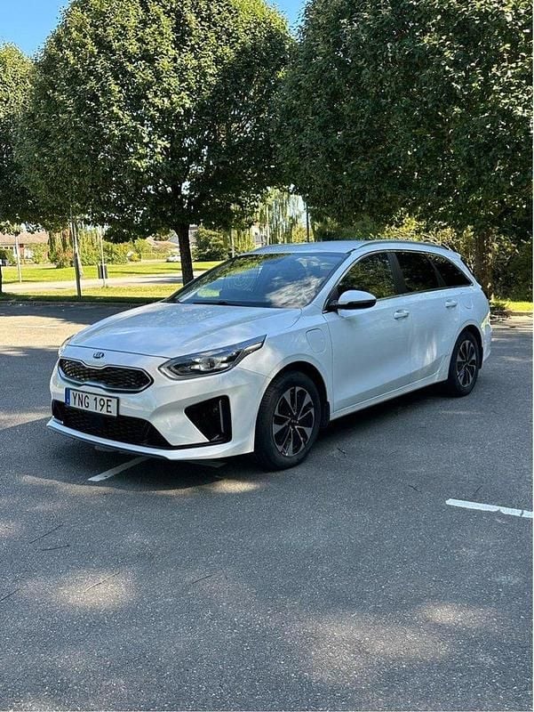 Vit Begagnad 2021 Kia Ceed Sportswagon Kombi | 200 000 kr (Bra pris) - Bild 1/4