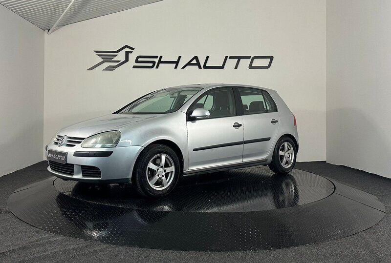 Silver Begagnad 2004 VW Golf IV Comfortline Halvkombi | 27 900 kr (Marknadspris) - Bild 1/4