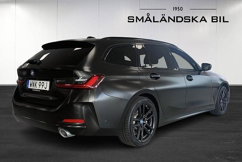 Begagnad BMW 330e 293 HK (215 kW) 2022 Svart Kombi